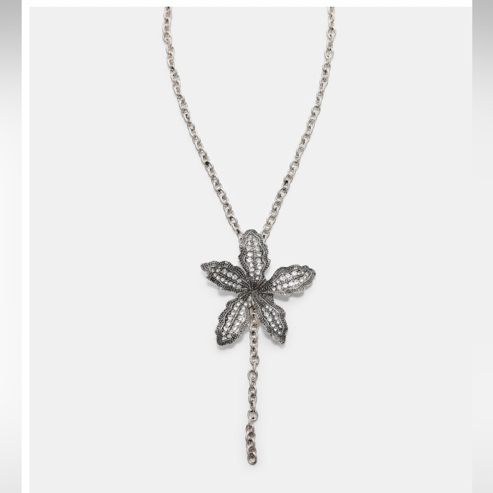 NWT Stradivarius Silver Tone Floral Pendant Necklace